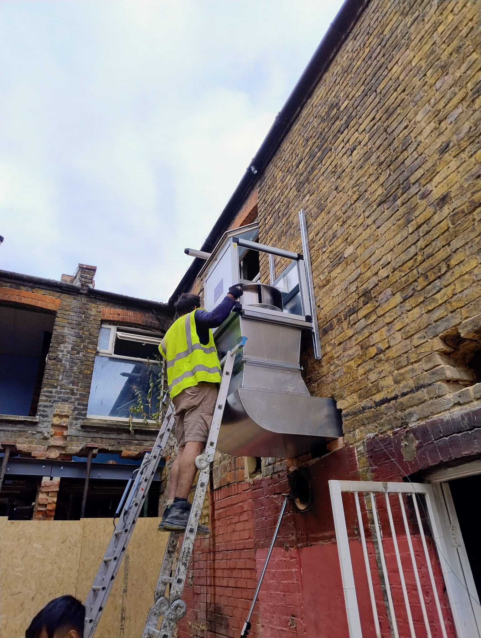 Emergency Extractor Fan Replacement – Central London Restaurant