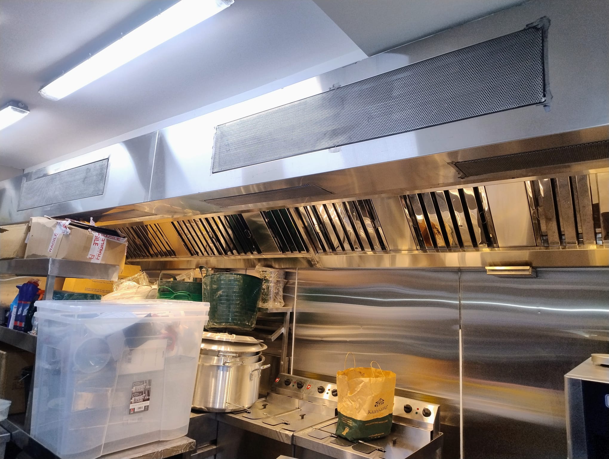 Extractor Fan Upgrade for Busy Fast-Food Outlet